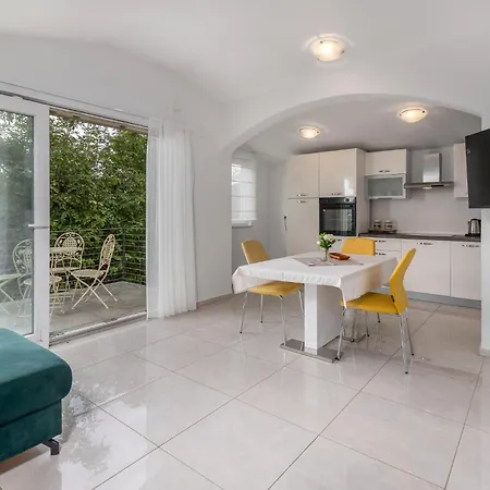 Beautiful In With Kitchen *