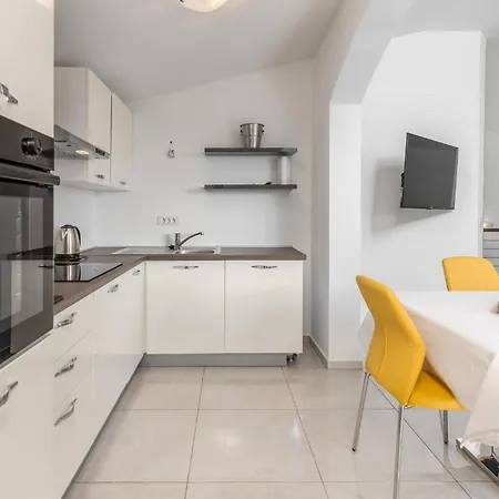 Casa vacanze Beautiful In With Kitchen Dobreć