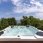 In With House Sea View Semesterbostad Dobreć