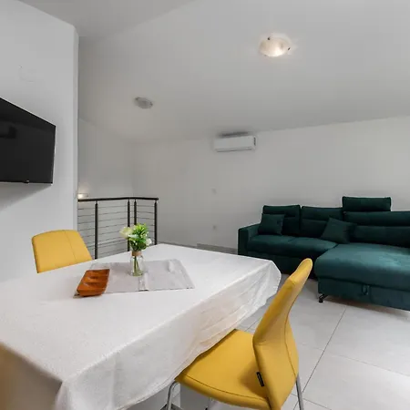 Beautiful In With Kitchen Dobreć