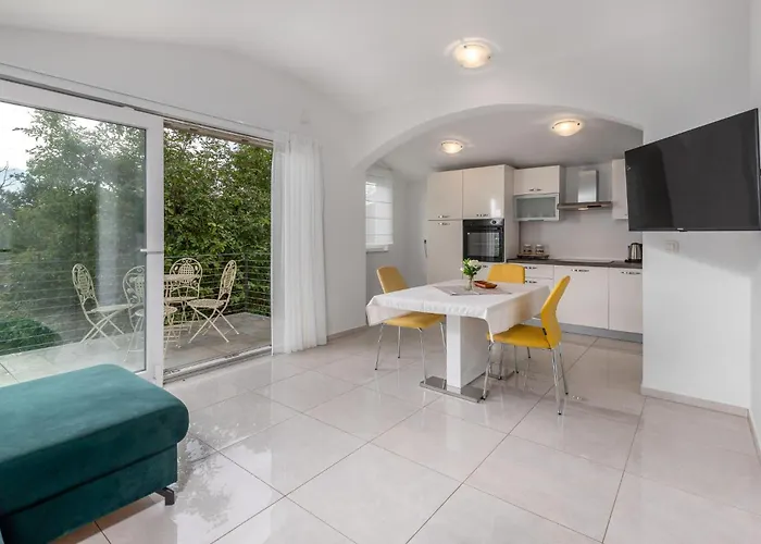 Beautiful In With Kitchen *